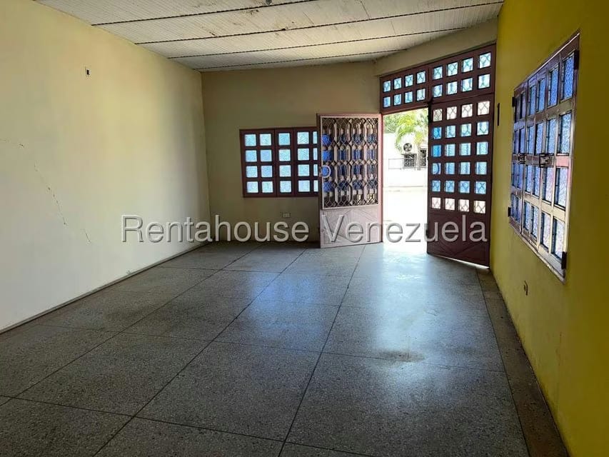 Comercial (Local Comercial) en Venta en Sector Chimpire, Falcon - 2