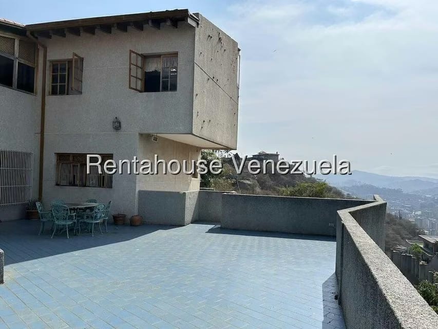 Casa (Duplex) en Venta en Santa Paula, Distrito Metropolitano - 2
