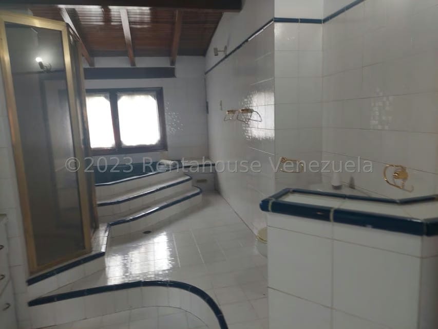 Casa (Duplex) en Alquiler en La Trinidad, Distrito Metropolitano - 11