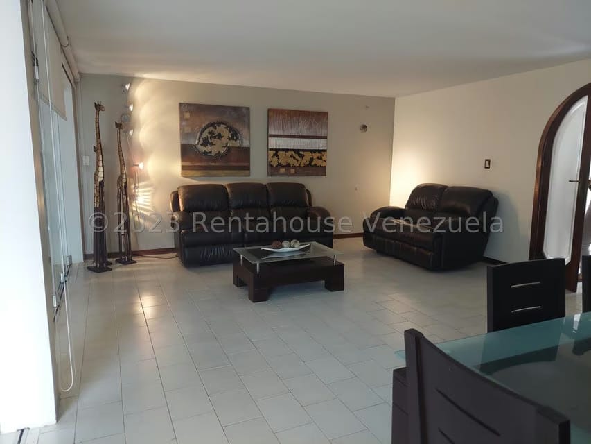 Casa (Duplex) en Alquiler en La Trinidad, Distrito Metropolitano - 3