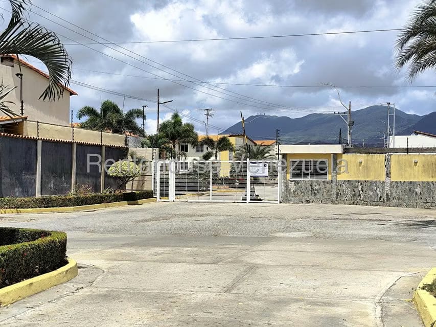 Townhouse (Duplex) en Venta en Maneiro, Nueva Esparta - 2