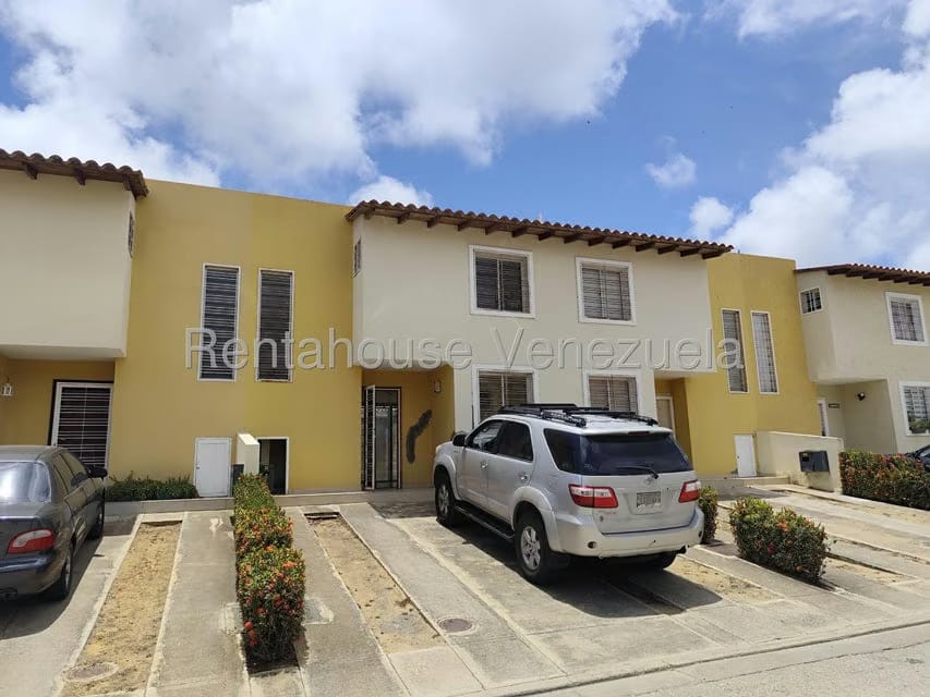 Townhouse (Duplex) en Venta en Maneiro, Nueva Esparta - 3