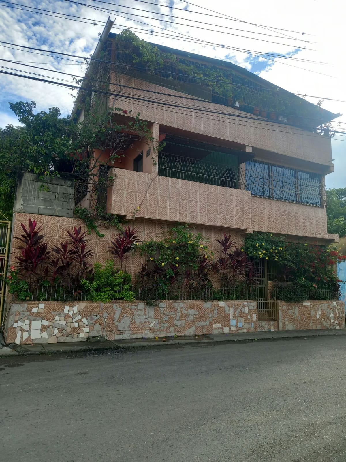 Venta Casa de 3 niveles en San juan de los morros