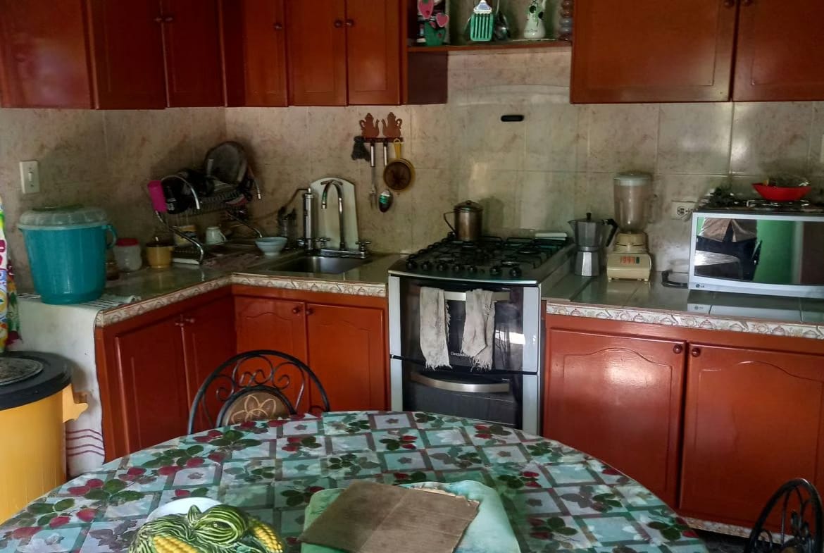 Venta Casa de 3 niveles en San juan de los morros - 4