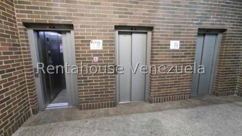 Apartamento (1 Nivel) en Alquiler en Escampadero, Distrito Metropolitano - 35