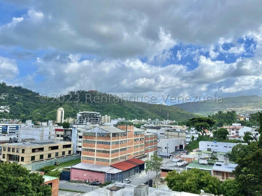 Casa (Multipes Niveles) en Venta en La Trinidad, Distrito Metropolitano - 103