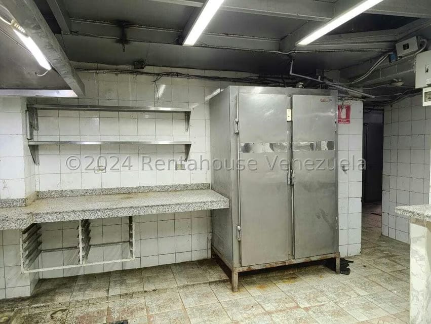 Comercial (Local Comercial) en Venta en Parroquia Santa Teresa, Distrito Metropolitano - 11