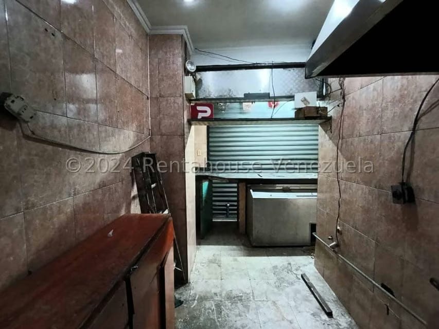 Comercial (Local Comercial) en Venta en Parroquia Santa Teresa, Distrito Metropolitano - 4