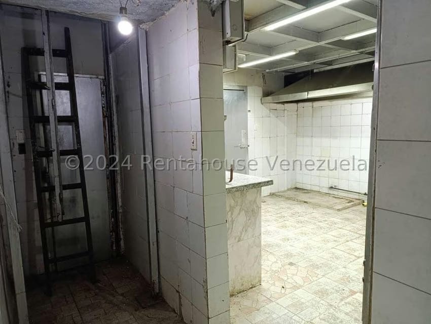 Comercial (Local Comercial) en Venta en Parroquia Santa Teresa, Distrito Metropolitano - 8