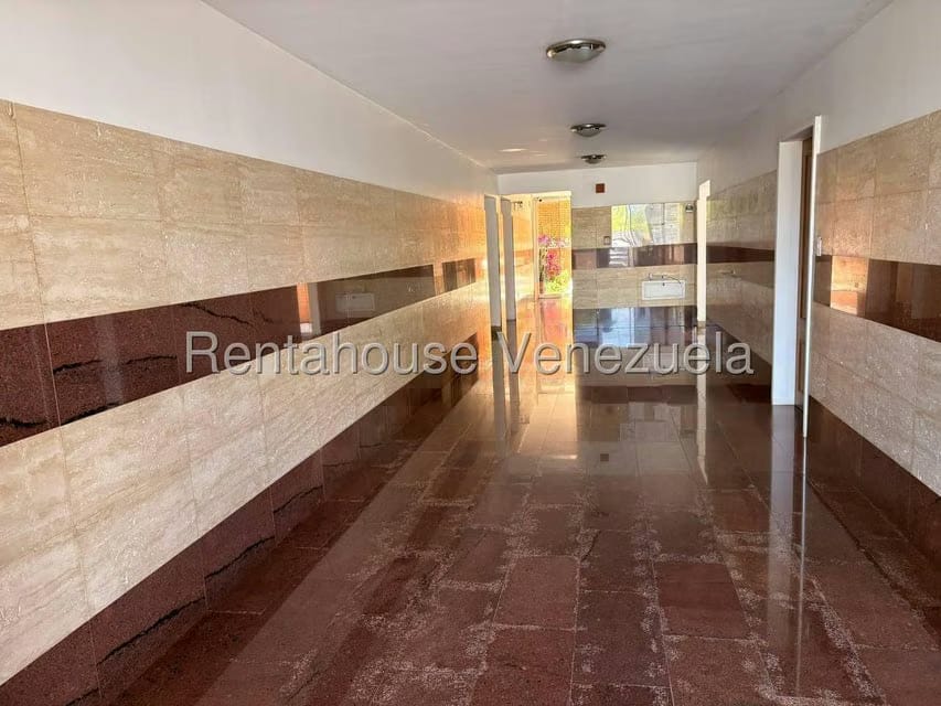 Apartamento (1 Nivel) en Alquiler en Colinas de La Tahona, Distrito Metropolitano - 2