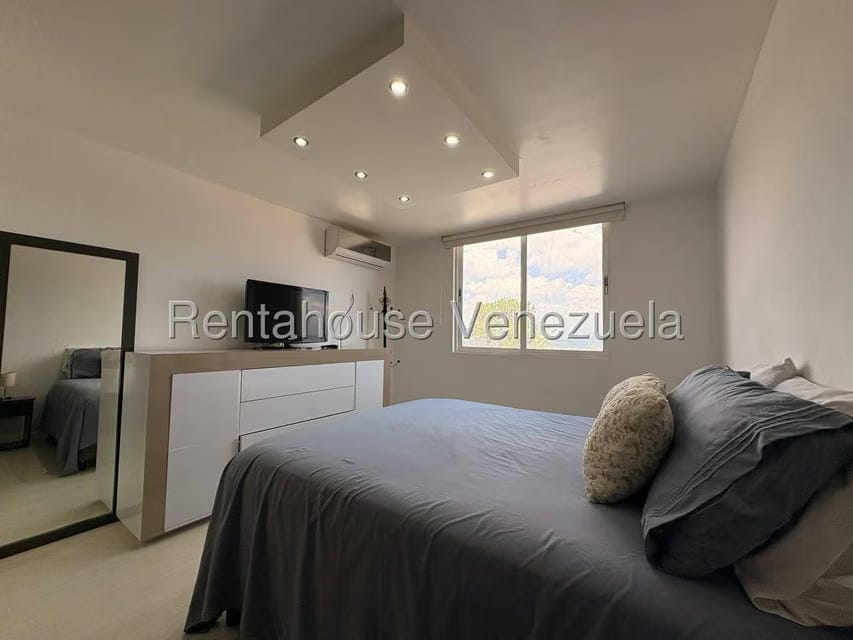 Apartamento (1 Nivel) en Alquiler en Colinas de La Tahona, Distrito Metropolitano - 17