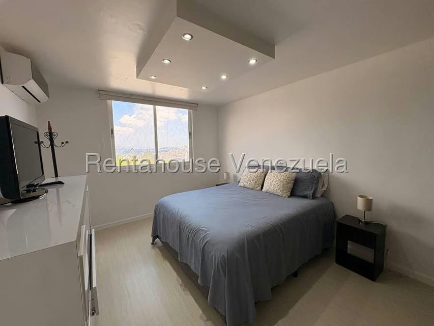 Apartamento (1 Nivel) en Alquiler en Colinas de La Tahona, Distrito Metropolitano - 18