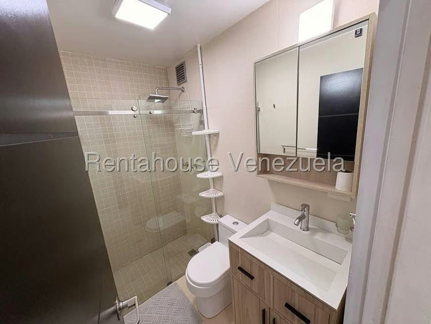 Apartamento (1 Nivel) en Alquiler en Colinas de La Tahona, Distrito Metropolitano - 23