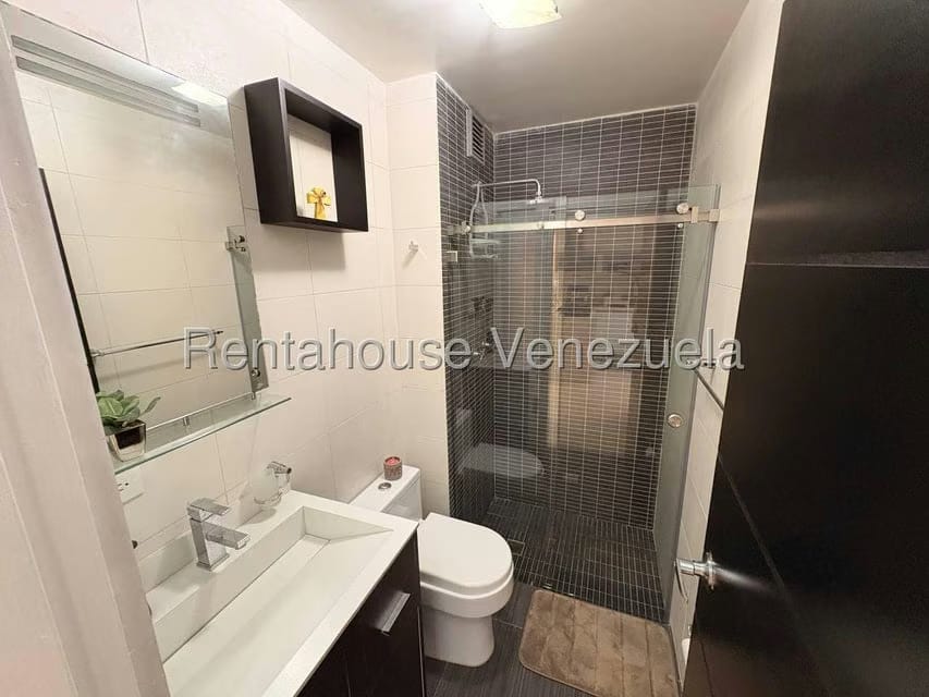 Apartamento (1 Nivel) en Alquiler en Colinas de La Tahona, Distrito Metropolitano - 26