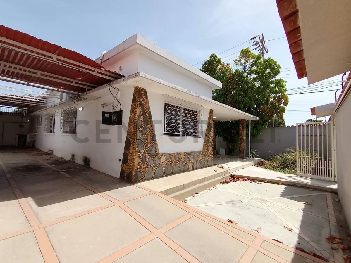 Casa con disposición comercial o residencial - 12
