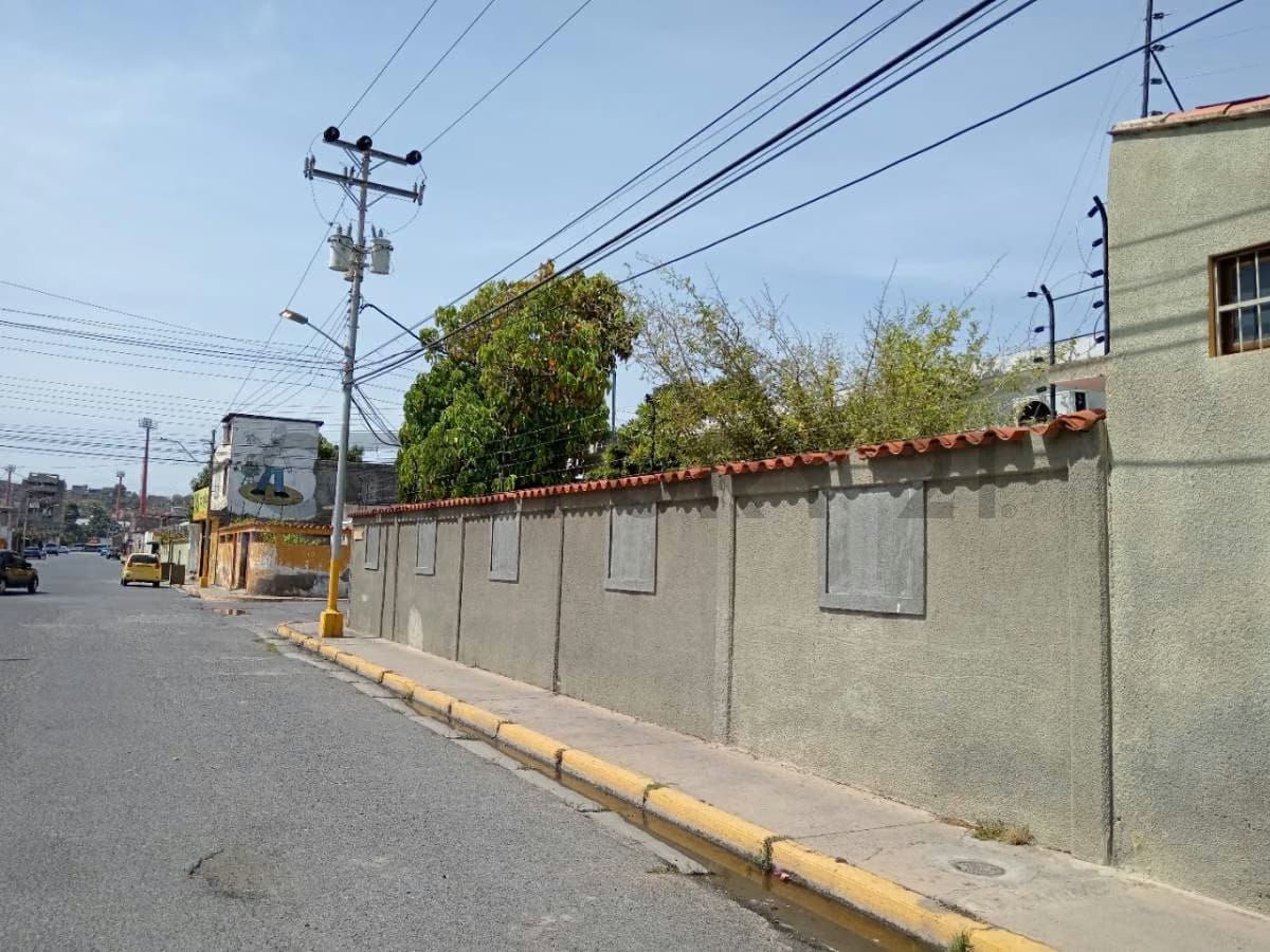 Casa con disposición comercial o residencial - 3