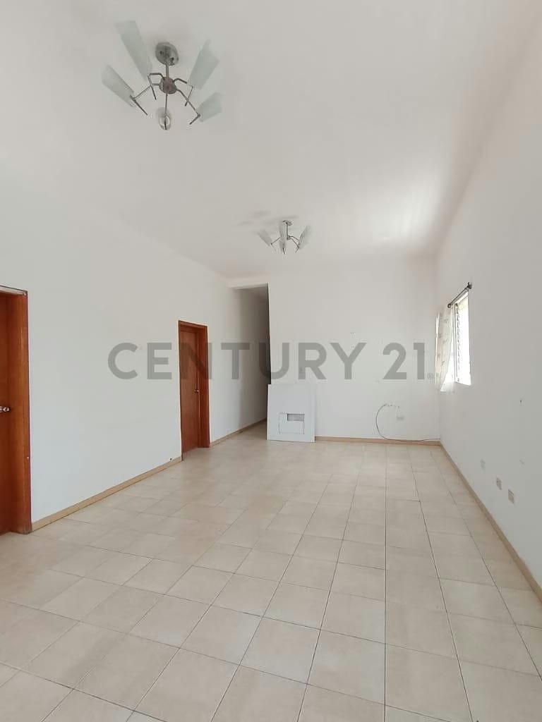 Casa con disposición comercial o residencial - 4