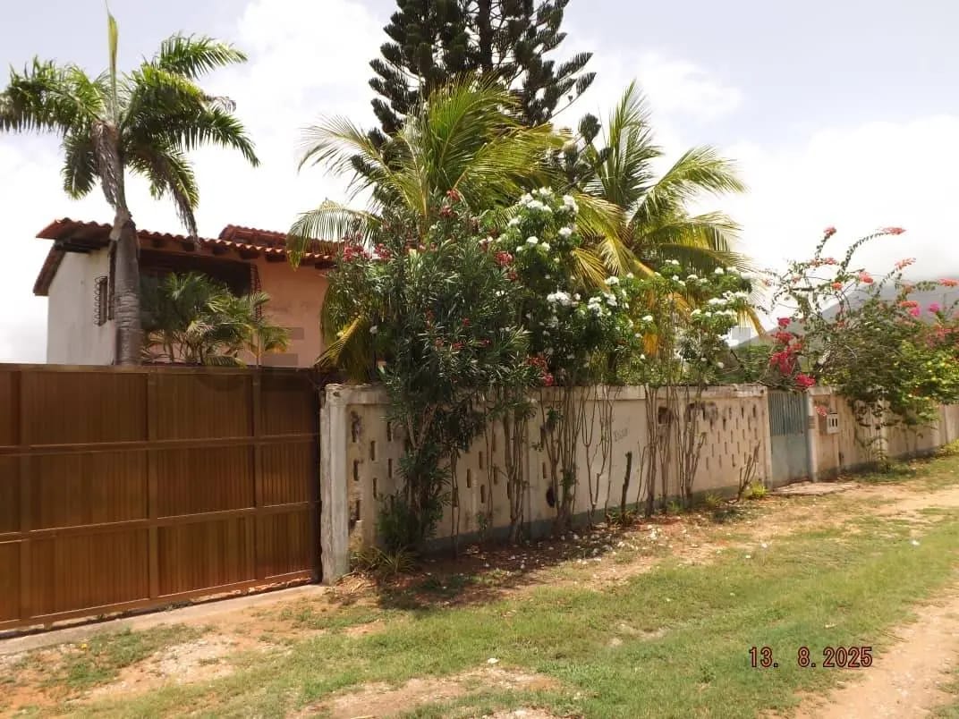 Terreno con tres casas en Antolin del Campo - 4