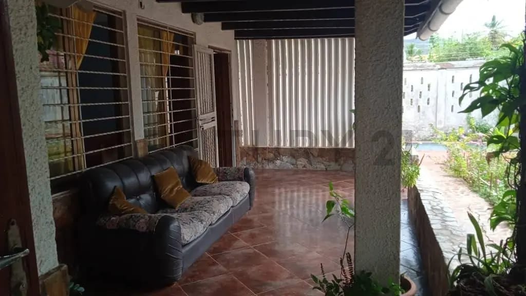Terreno con tres casas en Antolin del Campo - 8