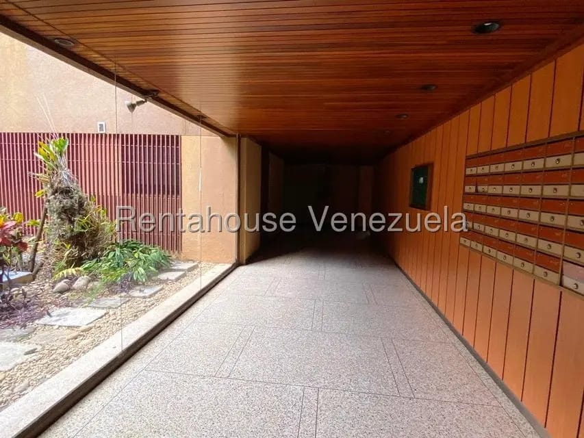 Apartamento (1 Nivel) en Venta en Colinas de Bello Monte, Distrito Metropolitano - 5
