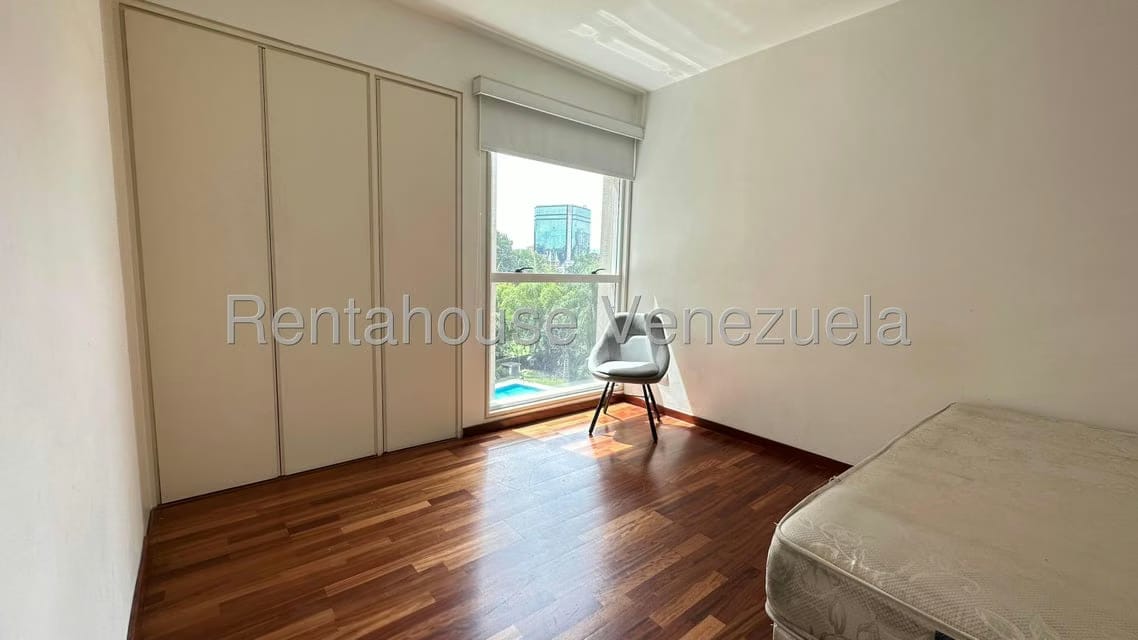Apartamento (1 Nivel) en Alquiler en Campo Alegre, Distrito Metropolitano - 13