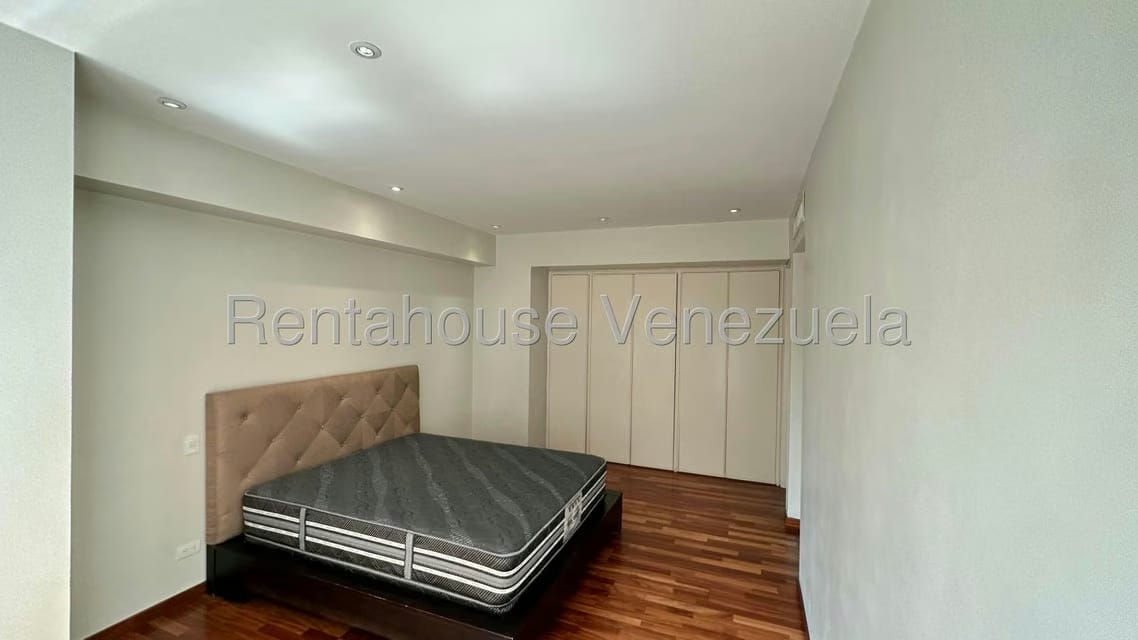 Apartamento (1 Nivel) en Alquiler en Campo Alegre, Distrito Metropolitano - 10