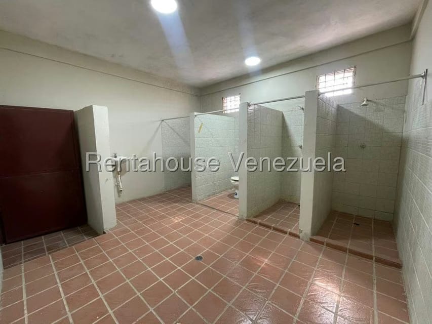 Comercial (Local Comercial) en Alquiler en Zona Industrial 2, Lara - 18