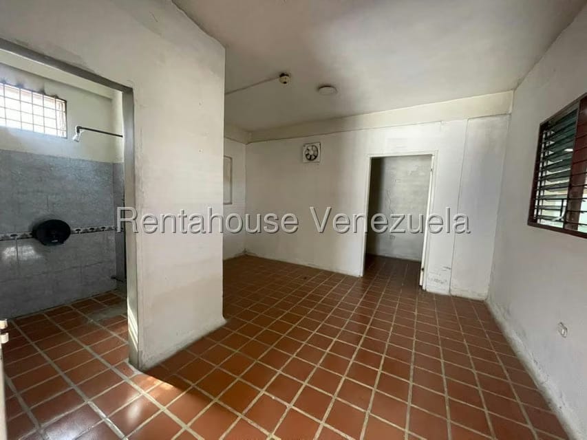 Comercial (Local Comercial) en Alquiler en Zona Industrial 2, Lara - 8