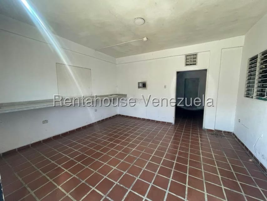 Comercial (Local Comercial) en Alquiler en Zona Industrial 2, Lara - 10