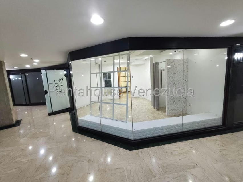 Comercial (Local Comercial) en Alquiler en Las Mercedes, Distrito Metropolitano - 3