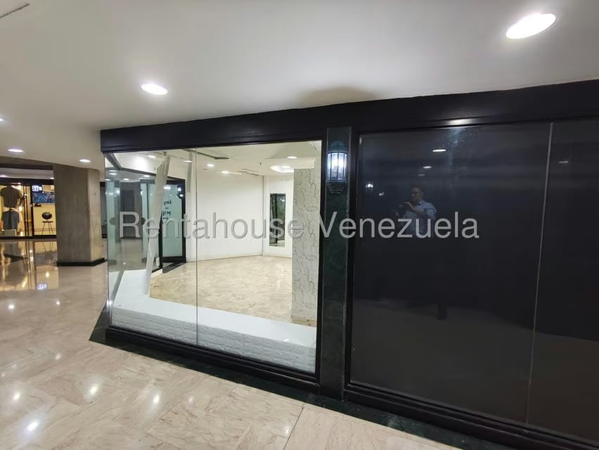 Comercial (Local Comercial) en Alquiler en Las Mercedes, Distrito Metropolitano - 4