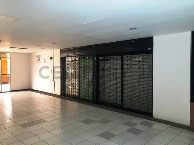 Local De 304,07 En Venta En El Cc El Refugio. - 2