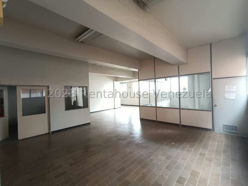 Comercial (Edificio) en Venta en La Urbina, Distrito Metropolitano - 36