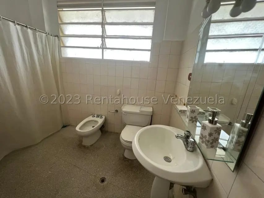 Casa (Multipes Niveles) en Alquiler en Los Ruices, Distrito Metropolitano - 27