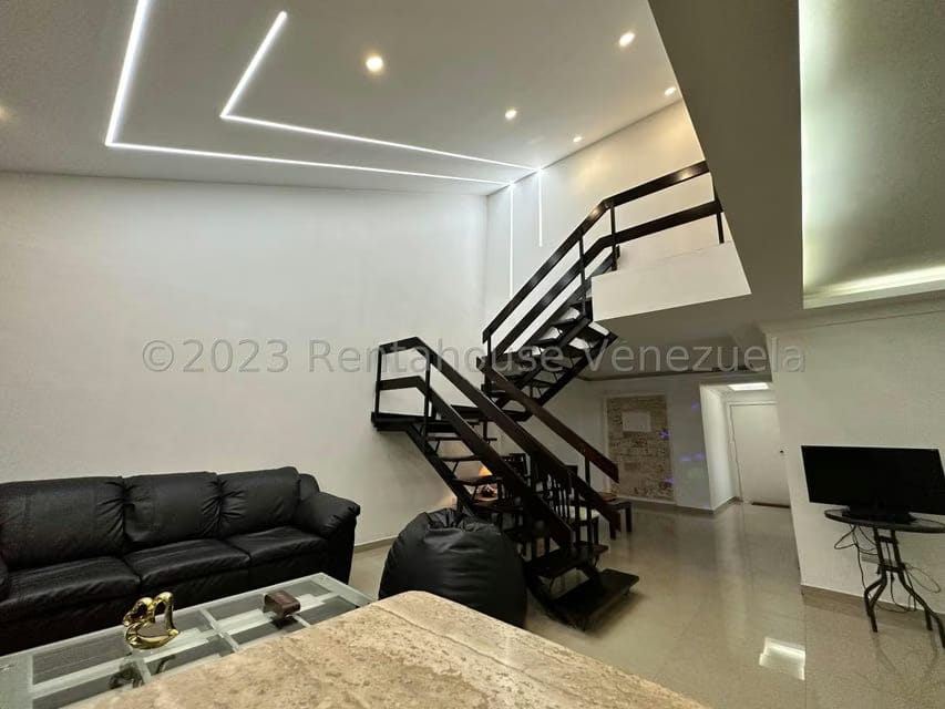 Apartamento (1 Nivel) en Venta en La Urbina, Distrito Metropolitano - 2