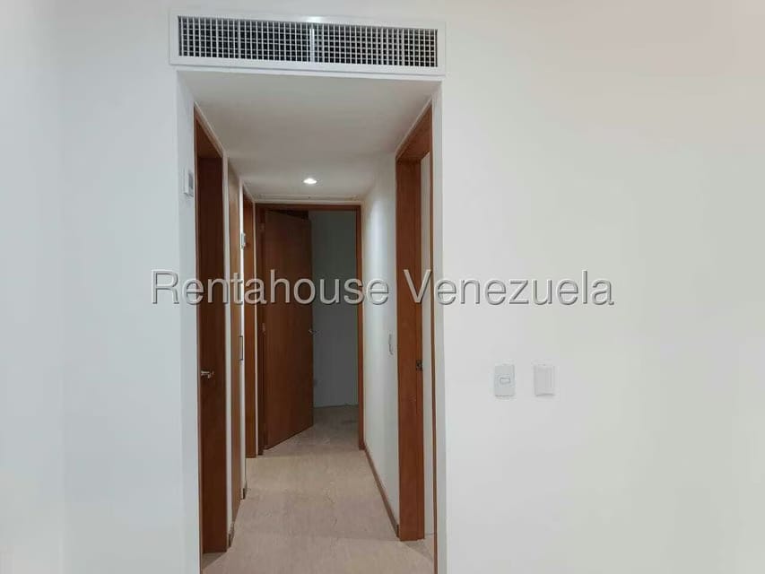 Apartamento (1 Nivel) en Alquiler en Lomas de Las Mercedes, Distrito Metropolitano - 22