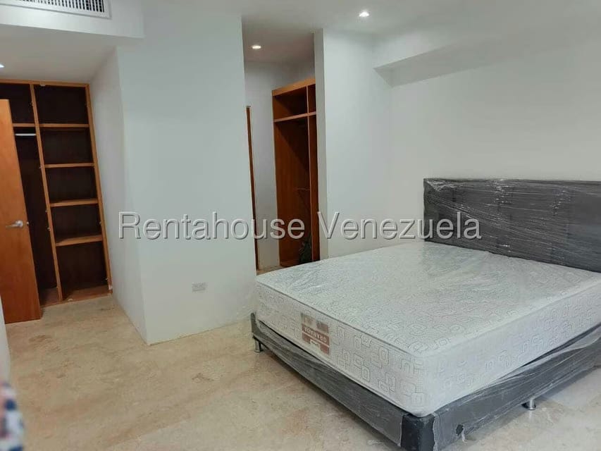 Apartamento (1 Nivel) en Alquiler en Lomas de Las Mercedes, Distrito Metropolitano - 25