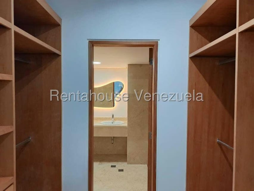 Apartamento (1 Nivel) en Alquiler en Lomas de Las Mercedes, Distrito Metropolitano - 26
