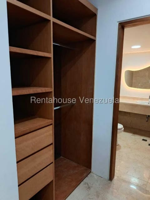 Apartamento (1 Nivel) en Alquiler en Lomas de Las Mercedes, Distrito Metropolitano - 28
