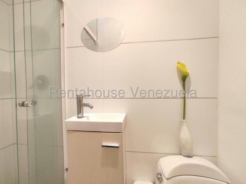Apartamento (1 Nivel) en Alquiler en Solar del Hatillo, Distrito Metropolitano - 14