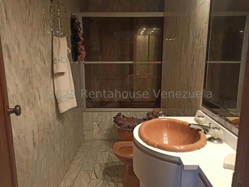 Apartamento (Duplex) en Venta en La Florida, Distrito Metropolitano - 17