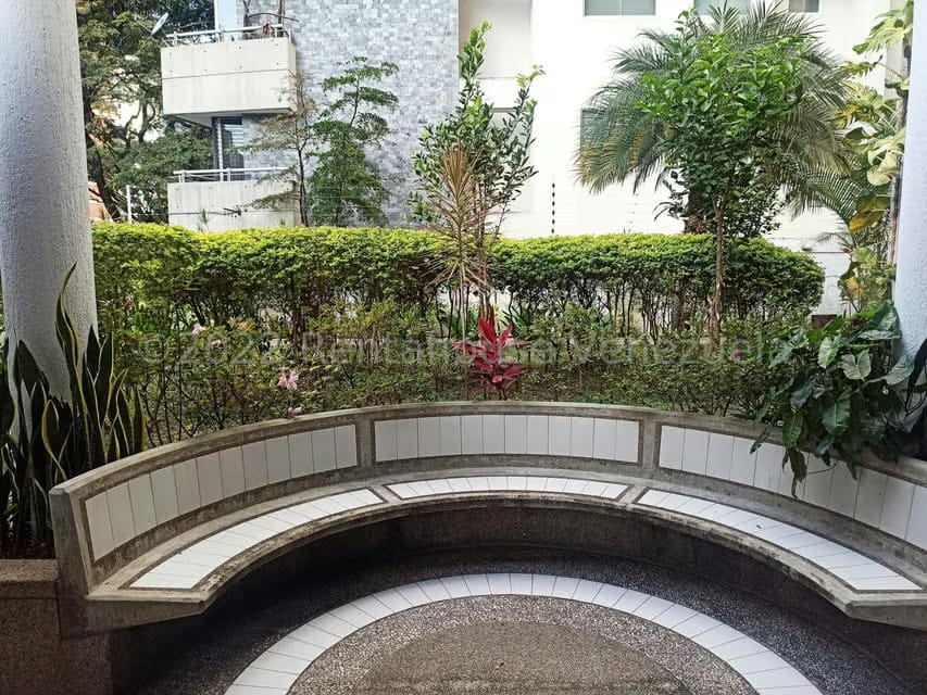 Apartamento (Duplex) en Venta en La Florida, Distrito Metropolitano - 3
