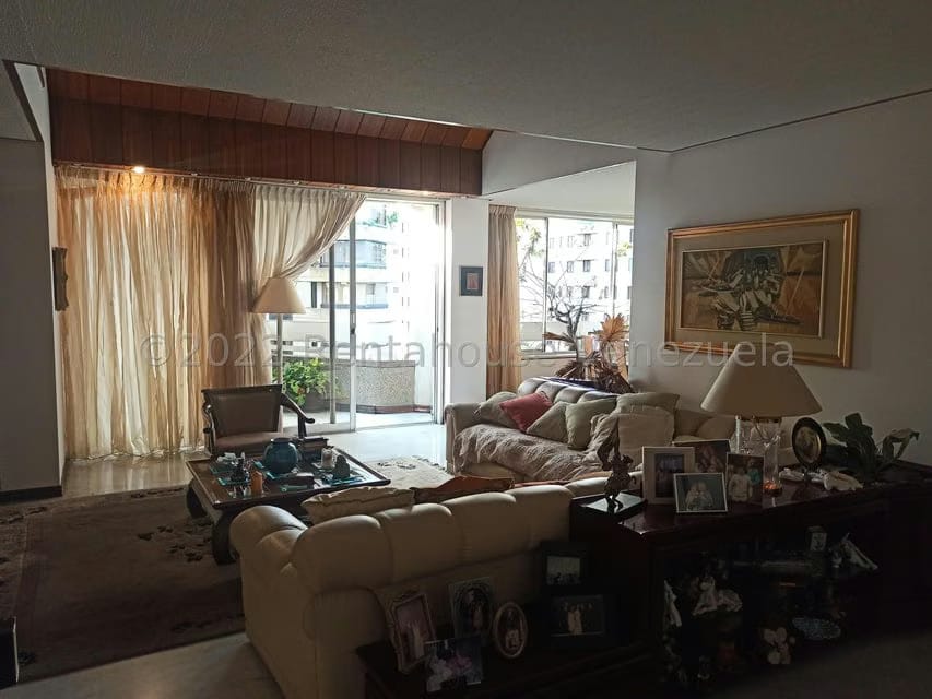 Apartamento (Duplex) en Venta en La Florida, Distrito Metropolitano - 4