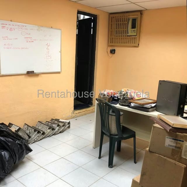 Comercial (Galpon - Deposito) en Venta en Mata Linda, Miranda - 27