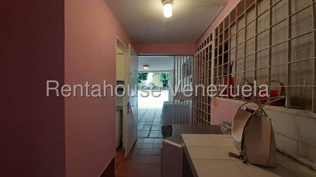 Anexo (1 Nivel) en Alquiler en Cumbres de Curumo, Distrito Metropolitano - 24