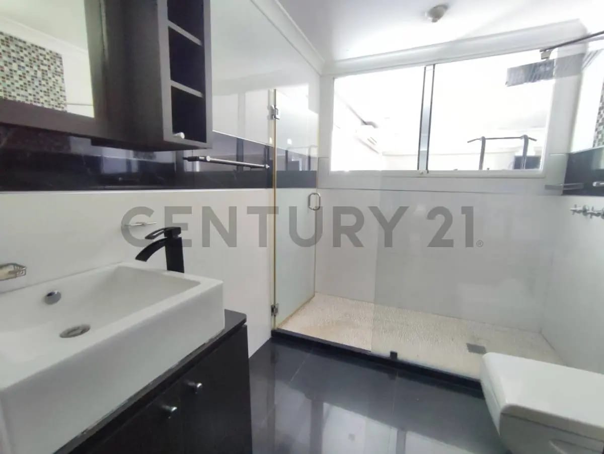 En Venta Casa Bote Sector A - 13