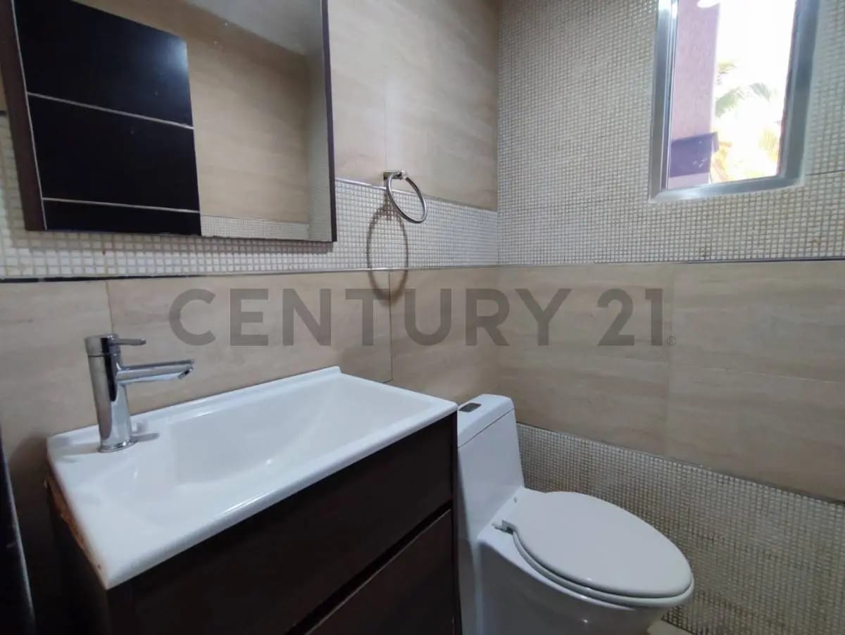 En Venta Casa Bote Sector A - 25