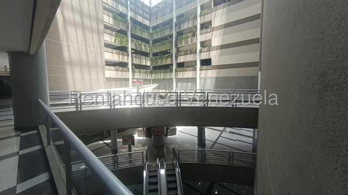 Comercial (Local Comercial) en Alquiler en El Rosal, Distrito Metropolitano - 13