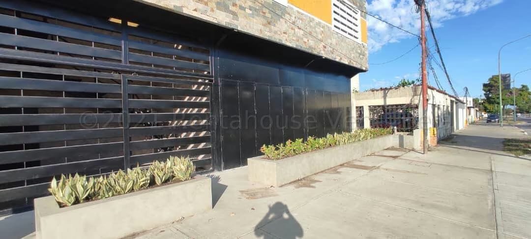 Comercial (Edificio) en Venta en Avenida Libertador, Lara - 2
