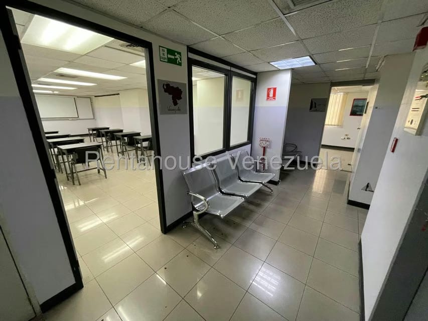 Comercial (Oficina) en Alquiler en Parroquia Catedral, Distrito Metropolitano - 13